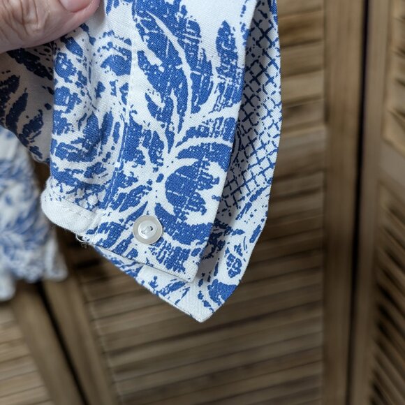 Big Dart Button-Up Shirt 100% Viscose Blue and White Patterned Size 12 - Picture 4 of 10